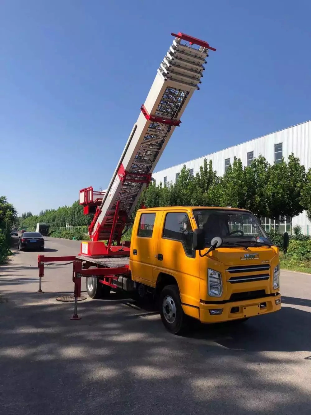 铺前镇附近的云梯车出租服务：轻松解决高空作业需求